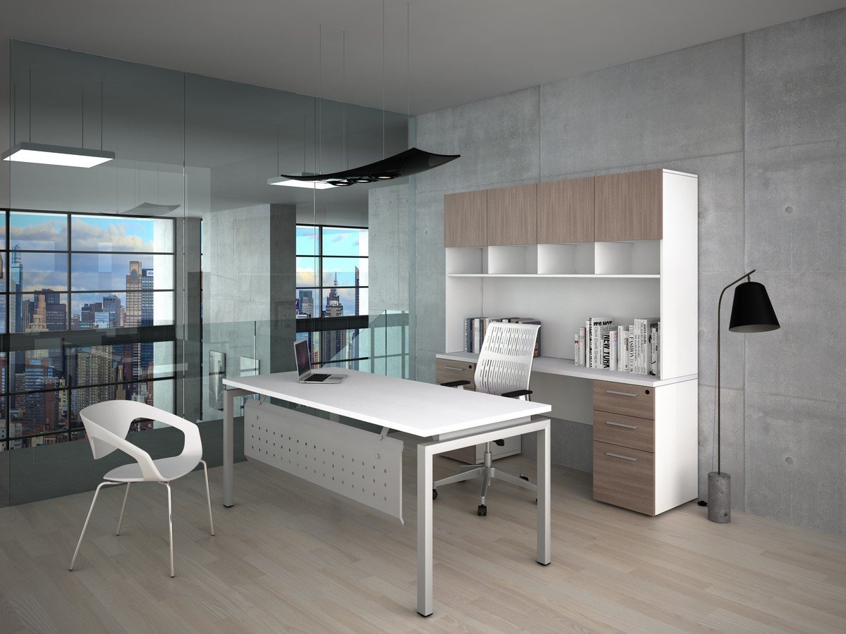 Escritorio ejecutivo con pantalla metálica