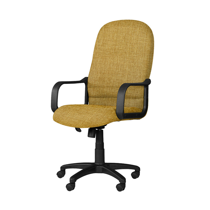 2081-Lote de dos muebles orientales compuesto por mesita auxiliar de tres  alturas y silla con profusa labor de talla. Altura silla: 92 cm.